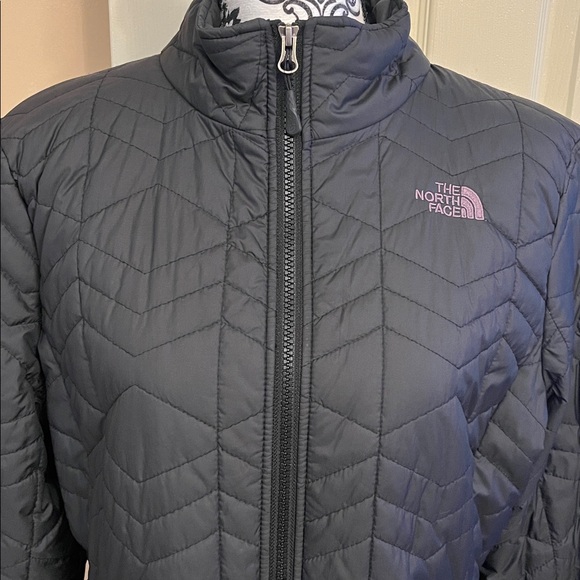 Women’s NorthFace jacket - Picture 2 of 8